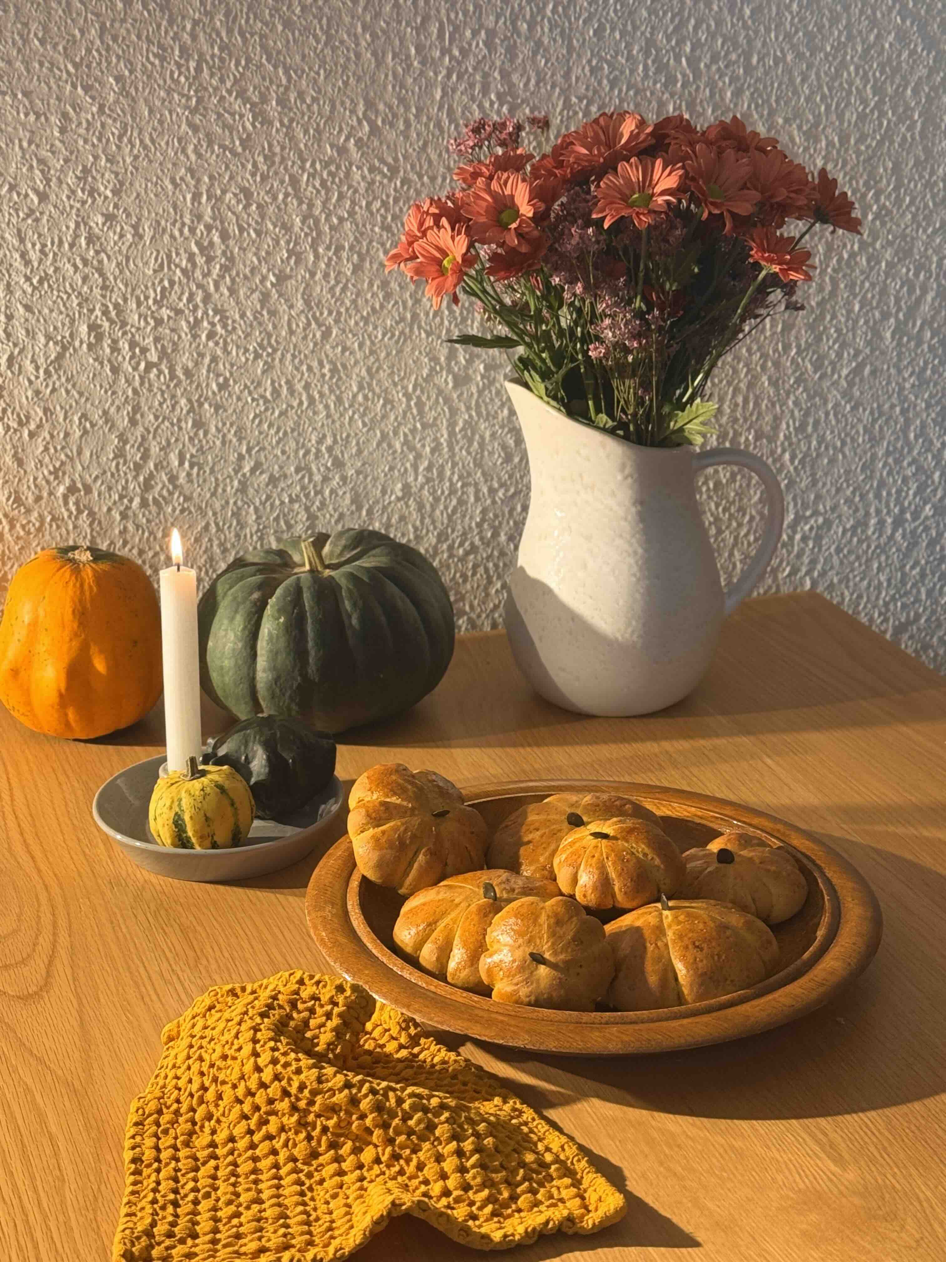 Pumkin buns -  chifle în formă de dovleac